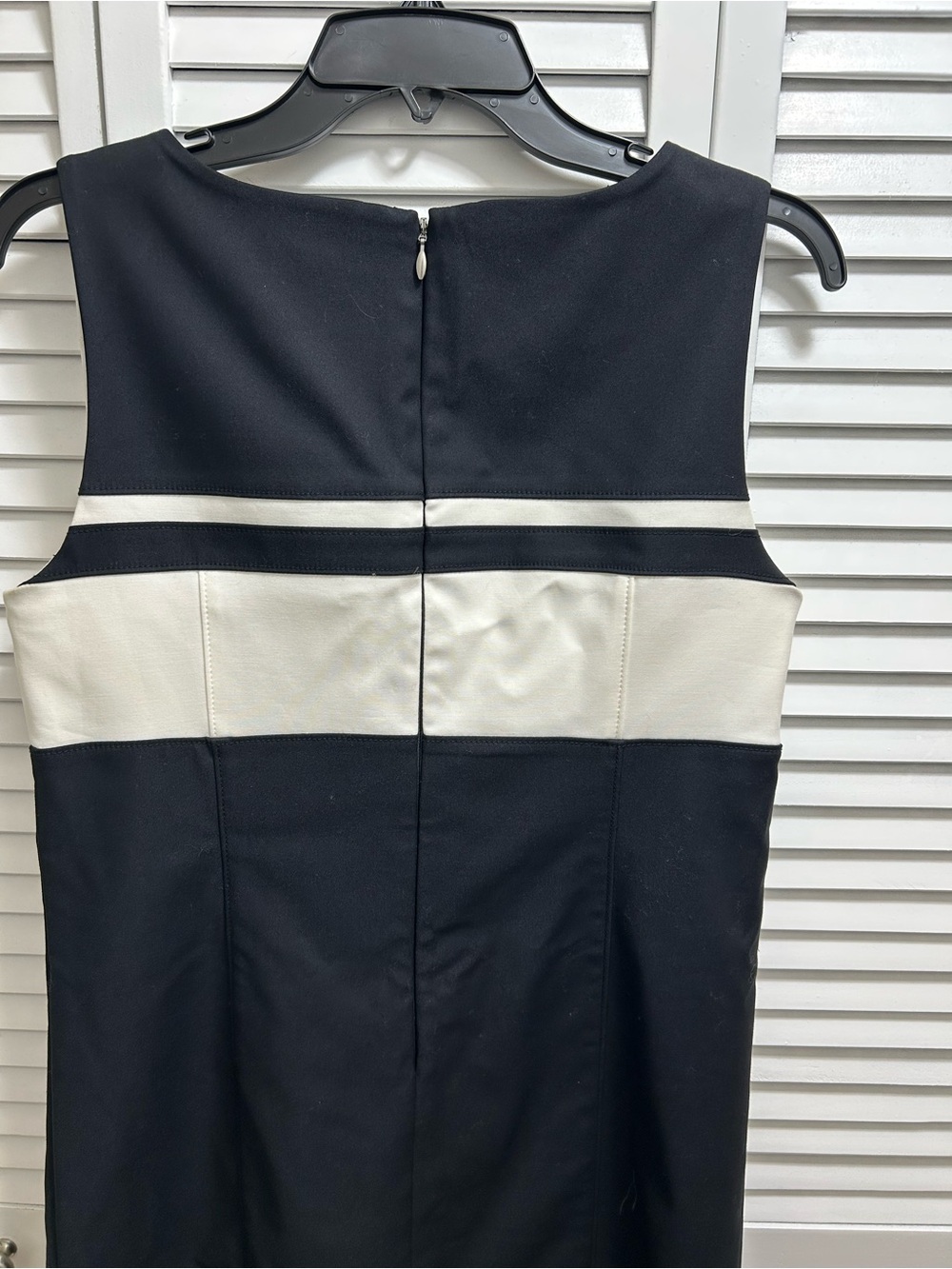 WHITE HOUSE BLACK MARKET Black & White Sleeveless Sheath Dress NWT Size 6 - Picture 2 of 3